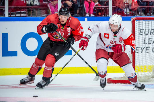 Emil Sylvegård of Malmö Redhawks and Andrei Antonov of
