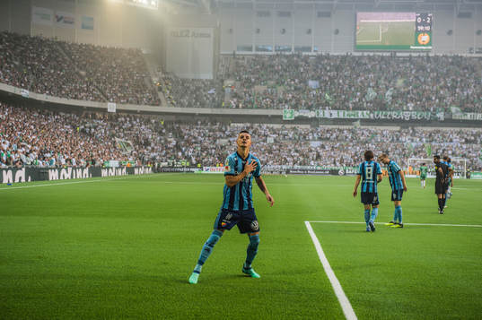 Djurgårdens Haris Radetinac tackar fansen