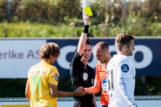 Aron Elís Thrándarson of Aalesund is shown a yellow card