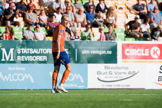 Aron Elís Thrándarson of Aalesund leaves the pitch