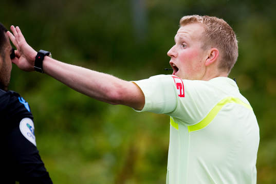 Eivind Bodding, referee, disallows a goal