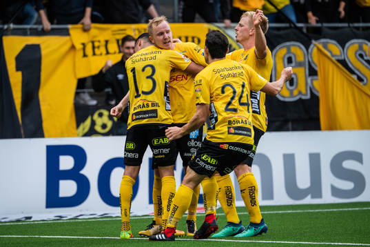 Elfsborgs Simon Lundevall kramas om