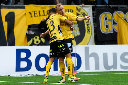 Elfsborgs Simon Lundevall kramas om av Rami Kaib