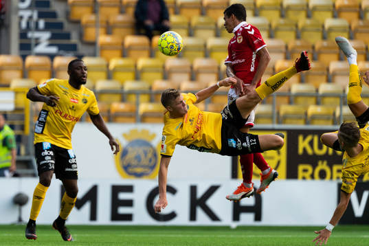 Elfsborgs Joakim Nilsson och Kalmars Romário Pereira