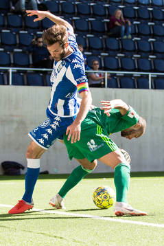 IFK Göteborgs Emil Salomonsson och Dalkurds Malkolm Moenza