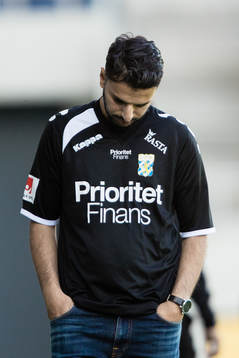 IFK Göteborgs tränare Poya Asbaghi deppar