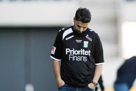 IFK Göteborgs tränare Poya Asbaghi deppar