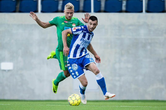IFK Göteborgs Giorgi Kharaishvili och Dalkurds Simon Strand