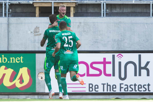 Dalkurds Simon Strand jublar med Eero Markkanen och Malkolm