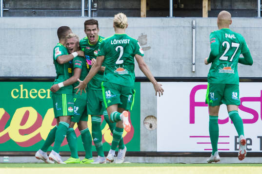 Dalkurds Simon Strand jublar med Eero Markkanen och Henrik