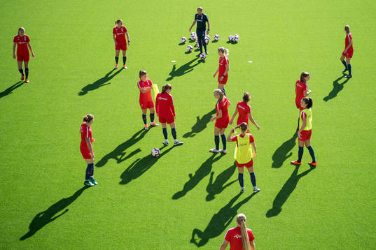 Martin Sjögren, head coach, and the players of Norway