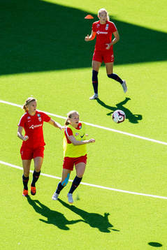 Kristine Bjørdal Leine and Frida Leonhardsen Maanum of
