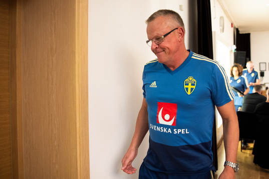 Sveriges förbundskapten Janne Andersson lämnar  en