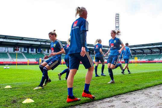 Sverige spelare värmer upp