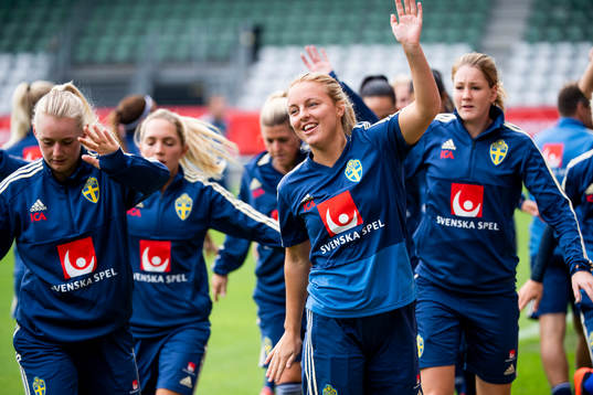 Stina Blackstenius och Mimmi Larsson värmer upp