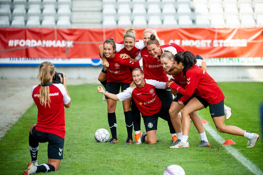 Bläddra bland fler bilder av Fotboll, Dam, Inför VM-kval, Danmark, Träning