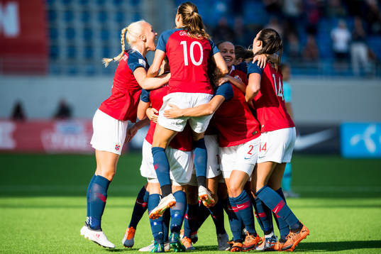 Isabell Herlovsen of Norway celebrates with Maria