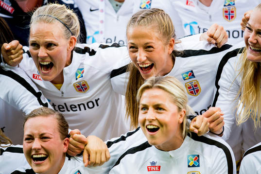 Goalkeepers Ingrid Hjelmseth and Cecilie Fiskerstrand of