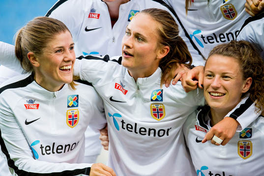 Maren Mjelde, Caroline Graham Hansen and Synne Skinnes