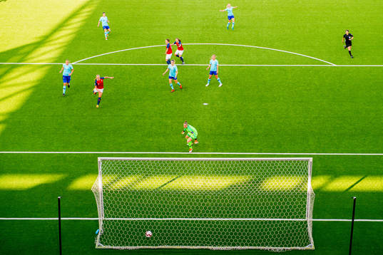 Isabell Herlovsen of Norway scores 2-0