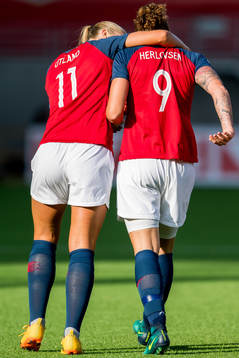 Isabell Herlovsen of Norway celebrates with teammate