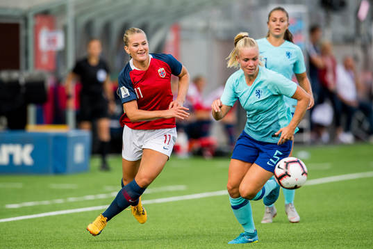 Lisa-Marie Karlseng Utland of Norway and Kika van Es of