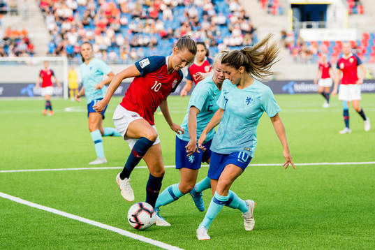 Caroline Graham Hansen of Norway and Kika van Es and