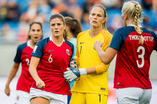 Maren Mjelde and goalkeeper Ingrid Hjelmseth of Norway