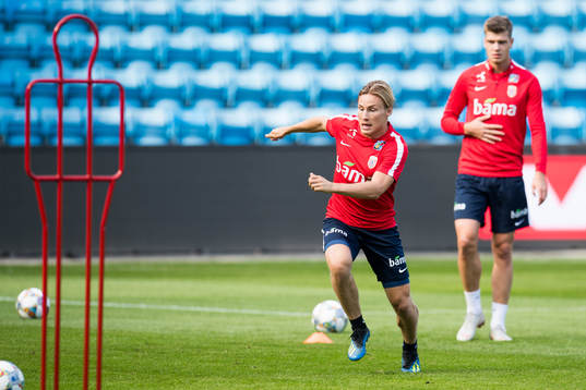 Jonas Svensson and Alexander Sørloth of Norway