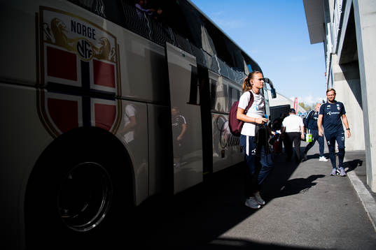 Caroline Graham Hansen and Martin Sjögren, head coach of