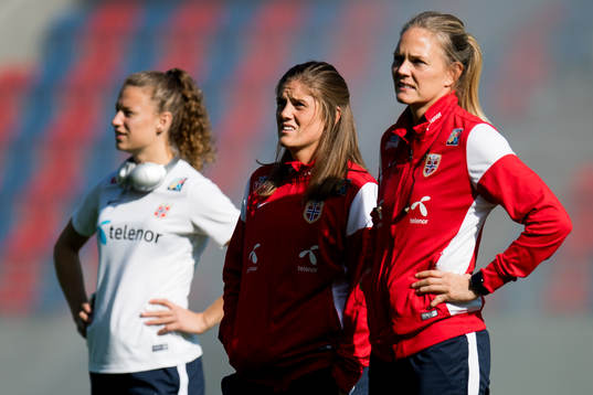 Synne Skinnes Hansen, Maren Mjelde and goalkeeper Ingrid