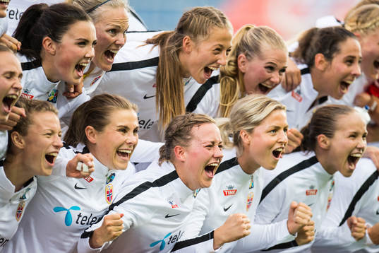 The players of Norway celebrates