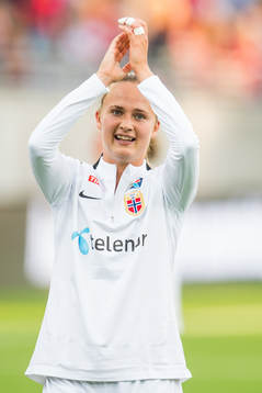 Caroline Graham Hansen of Norway celebrates