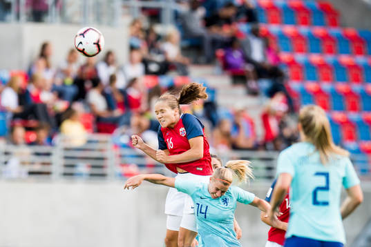 Guro Reiten of Norway and Jackie Groenen of Netherlands