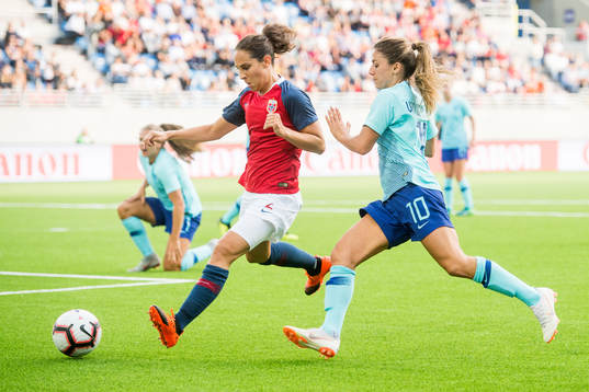 Ingrid Moe Wold of Norway and Danielle Van de Donk of