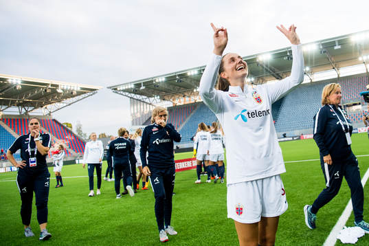 Vilde Bøe Risa of Norway celebrate