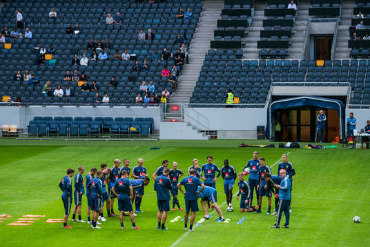 Spelare samlas