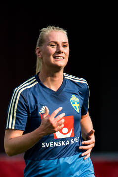 Sveriges Stina Blackstenius värmer upp