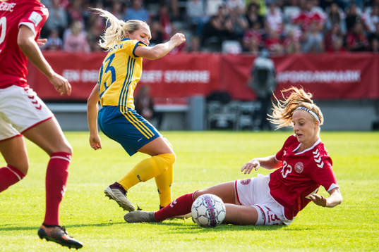 Sveriges Elin Rubensson mot Danmarks Karen Holmgaard