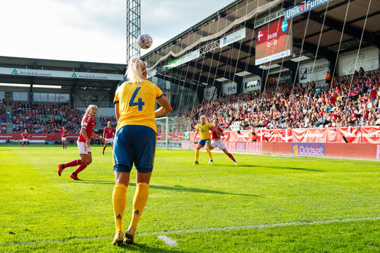 Sveriges Hanna Glas med ett inkast