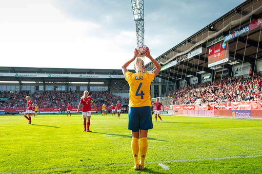 Sveriges Hanna Glas med ett inkast