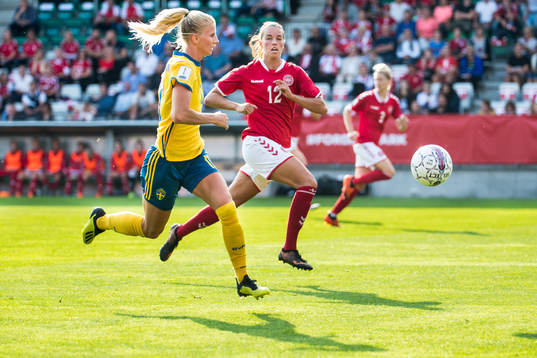 Sveriges Sofia Jakobsson och Danmarks Rikke Sevecke
