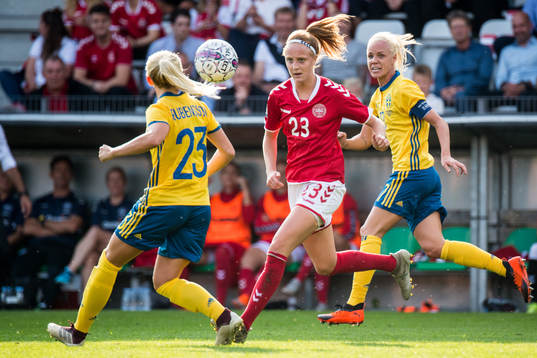 Danmarks Karen Holmgaard och Sveriges Elin Rubensson