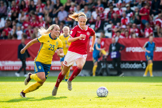 Sveriges Elin Rubensson och Danmarks Karen Holmgaard