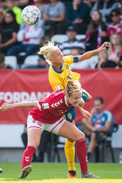 Sveriges Caroline Seger och Danmarks Karen Holmgaard