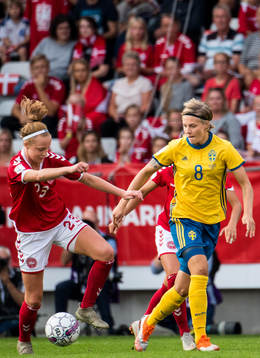 Danmarks Karen Holmgaard och Sveriges Lina Hurtig