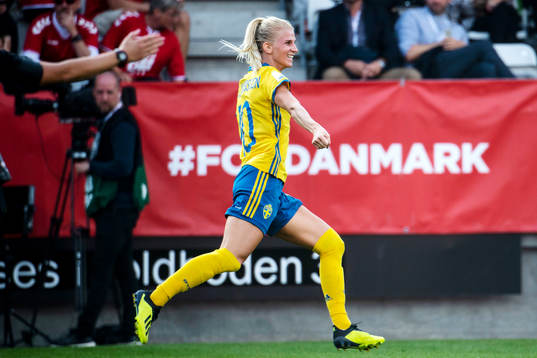 Sveriges Sofia Jakobsson jublar