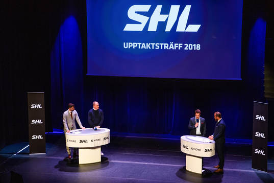 s tränare Johan Lindbom och Växjös tränare Sam Hallam