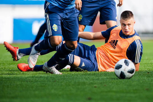 Bläddra bland fler bilder av Fotboll, U21, Sverige, Träning