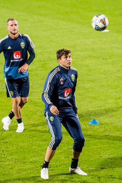 Victor Nilsson Lindelöf and John Guidetti of the Swedish